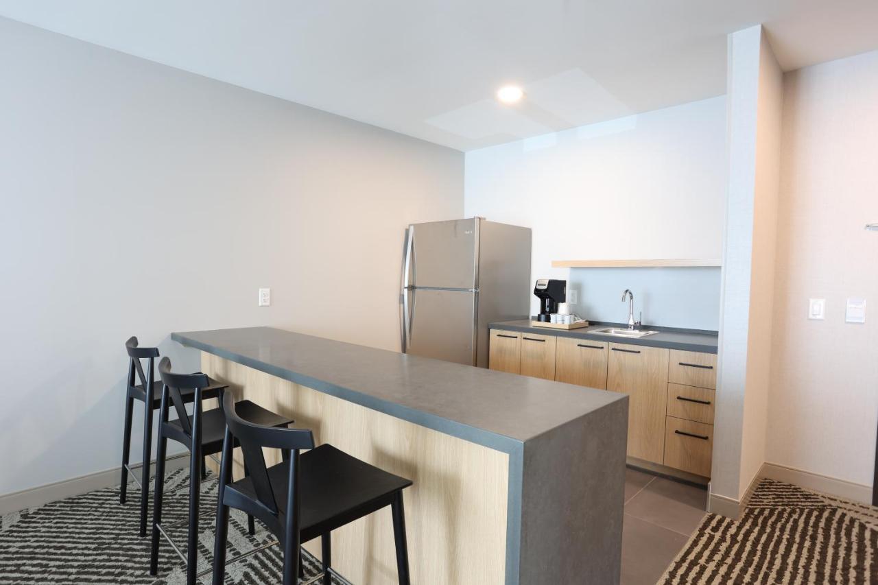 Cedartree Hotel Portland Хилсбъро Екстериор снимка