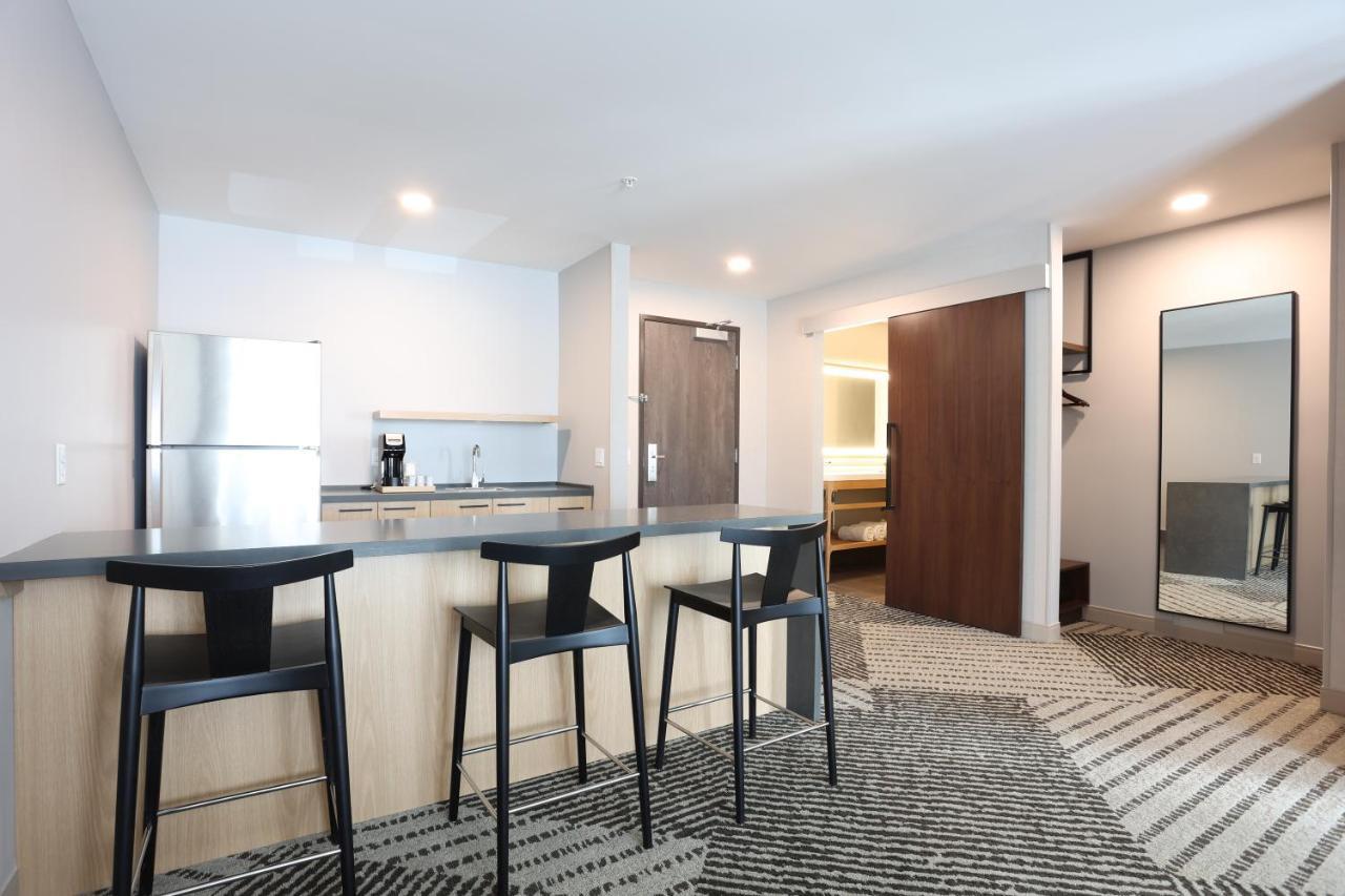Cedartree Hotel Portland Хилсбъро Екстериор снимка
