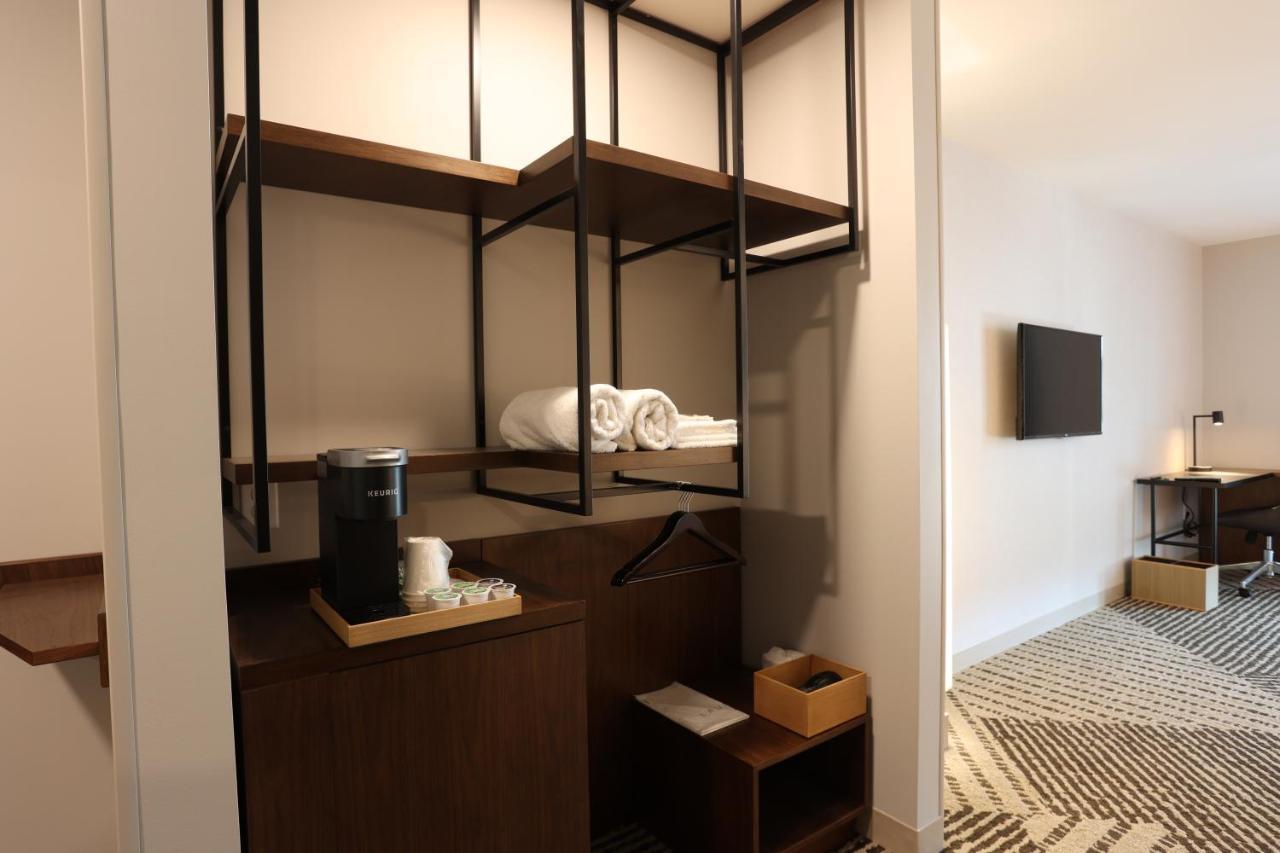 Cedartree Hotel Portland Хилсбъро Екстериор снимка